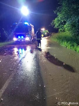 Včerajšnje močno neurje v Motniku (44)
